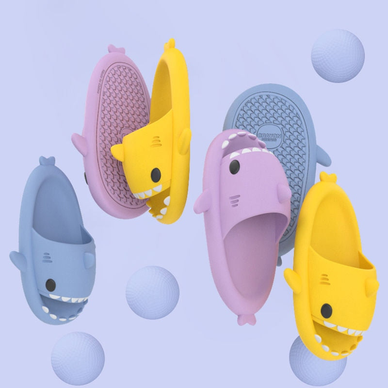 KomfyShark™ - Chaussons en forme de requin